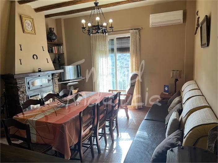 Finca/Casa Rural de 4 habitaciones en Montefrío en venta con piscina garaje - 295.000 € (Ref: 9996511)