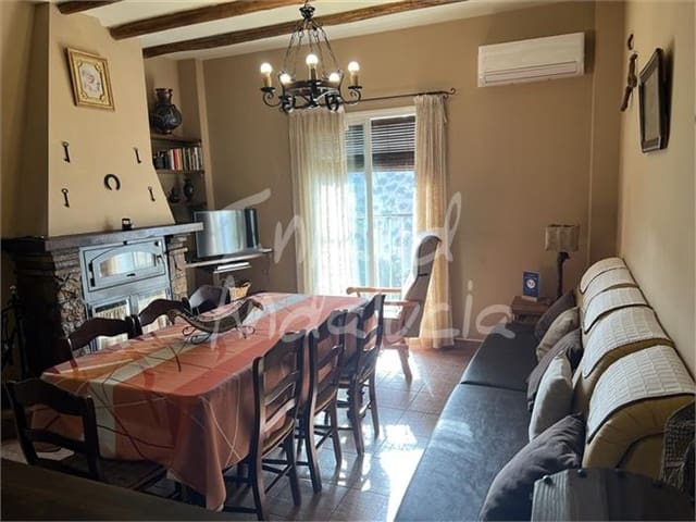Finca/Casa Rural de 4 habitaciones en Montefrío en venta con piscina garaje - 295.000 € (Ref: 9996511)