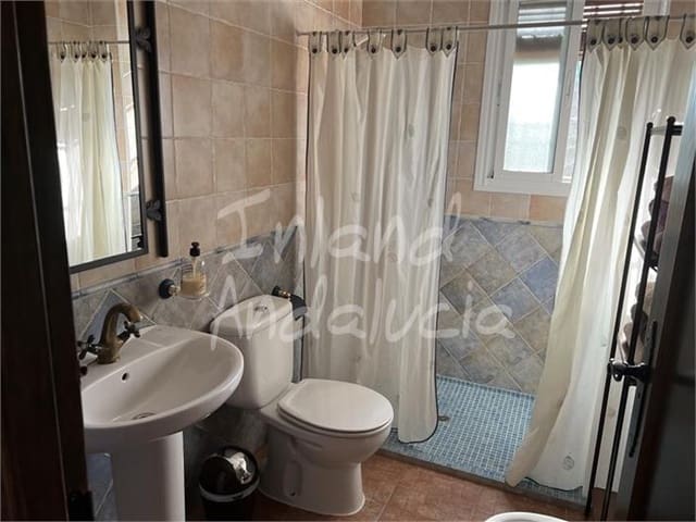 Finca/Casa Rural de 4 habitaciones en Montefrío en venta con piscina garaje - 295.000 € (Ref: 9996511)