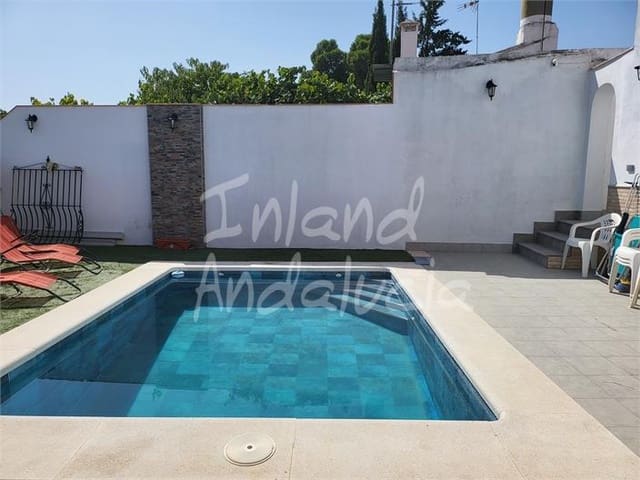 3 slaapkamer Villa te koop in Isla Redonda, Ecija met zwembad - € 150.000 (Ref: 9997966)