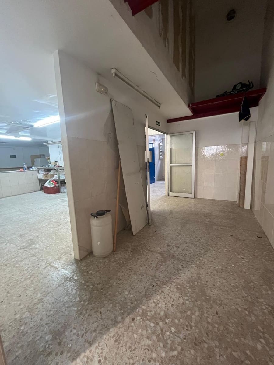 Commercial for sale in Elche / Elx - € 189,900 (Ref: 9021809)