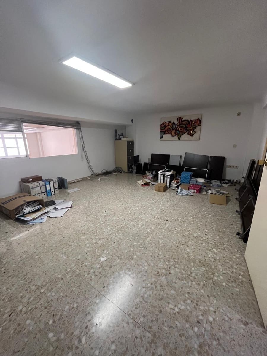 Commercial for sale in Elche / Elx - € 189,900 (Ref: 9021809)