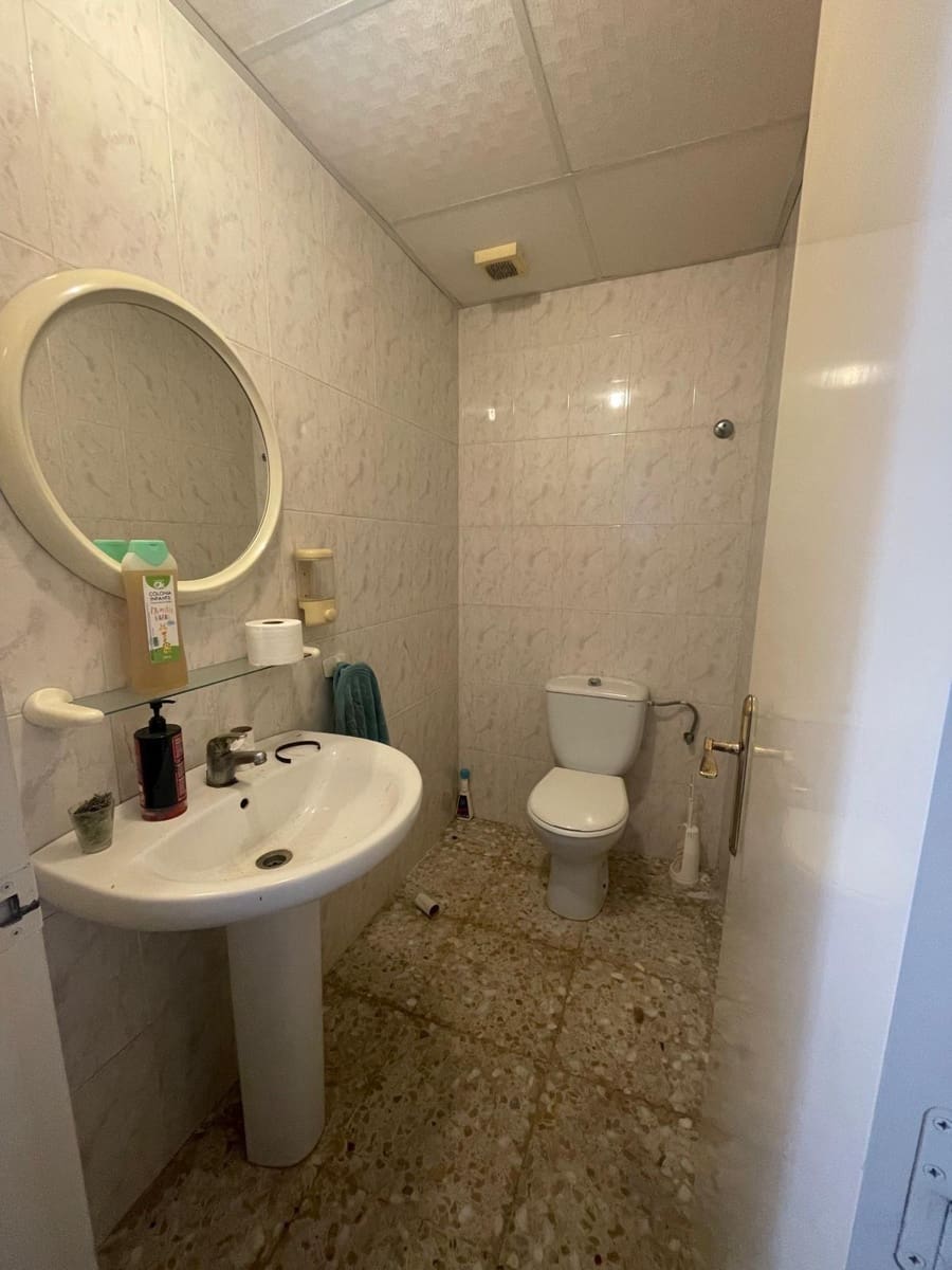 Commercial for sale in Elche / Elx - € 189,900 (Ref: 9021809)