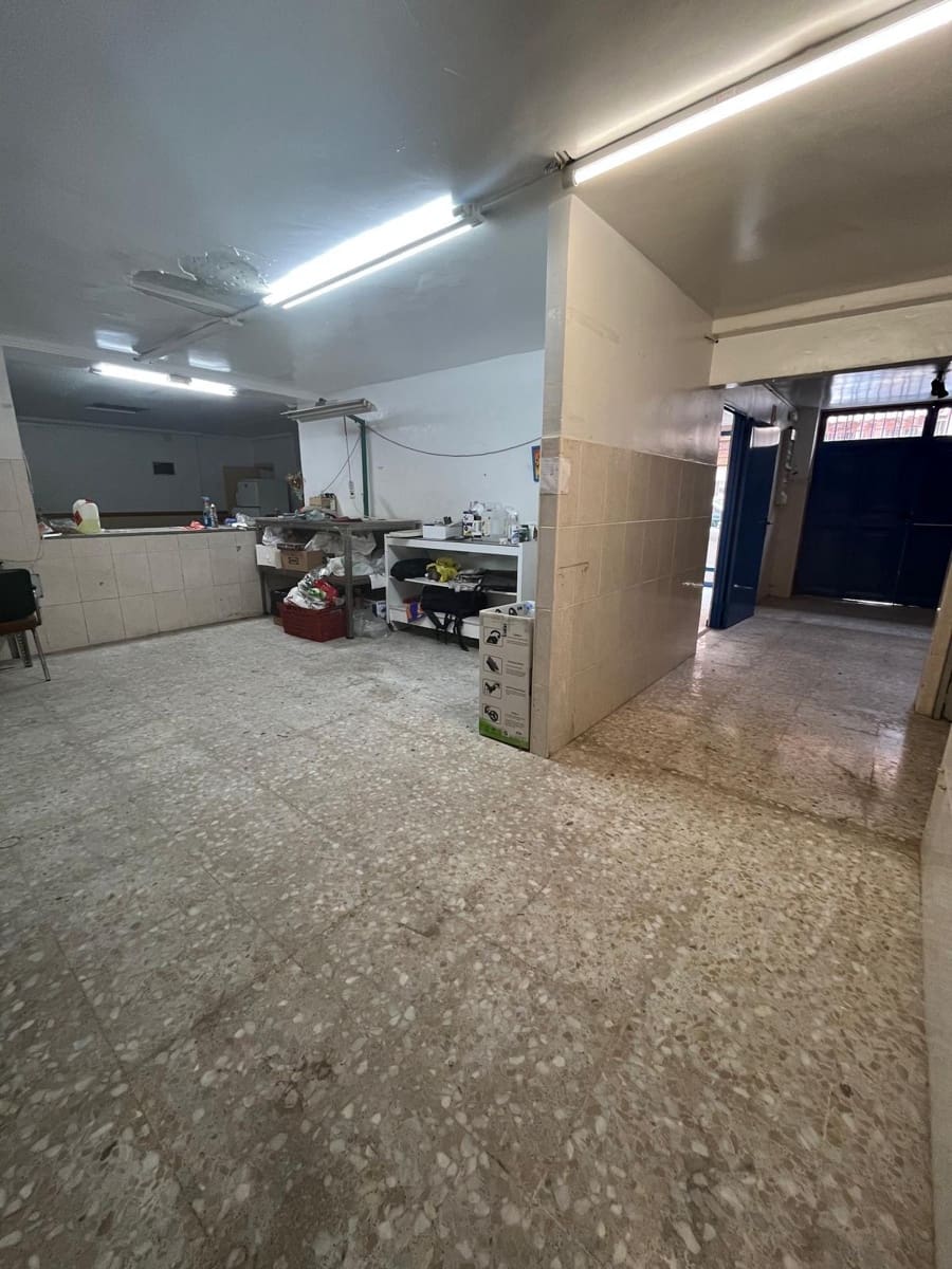 Commercial for sale in Elche / Elx - € 189,900 (Ref: 9021809)