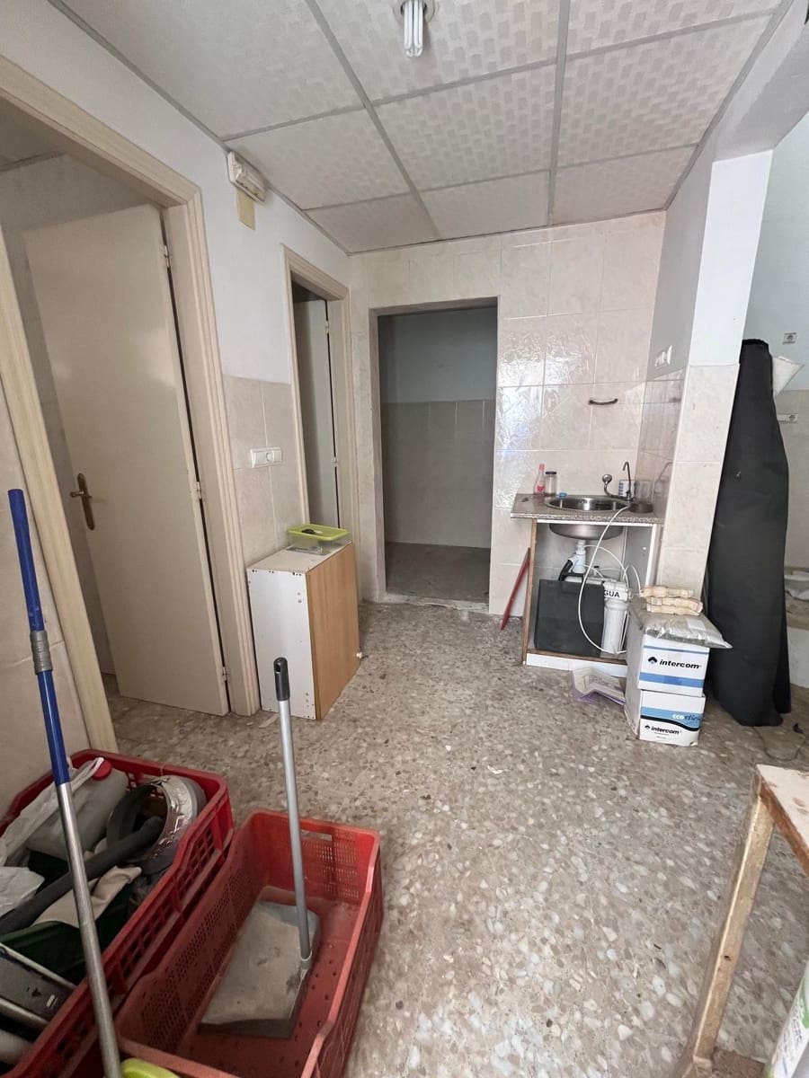 Commercial for sale in Elche / Elx - € 189,900 (Ref: 9021809)