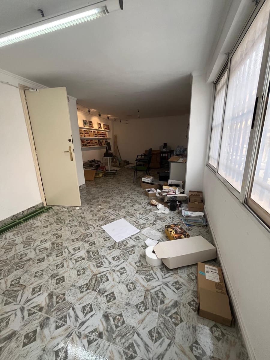 Commercial for sale in Elche / Elx - € 189,900 (Ref: 9021809)