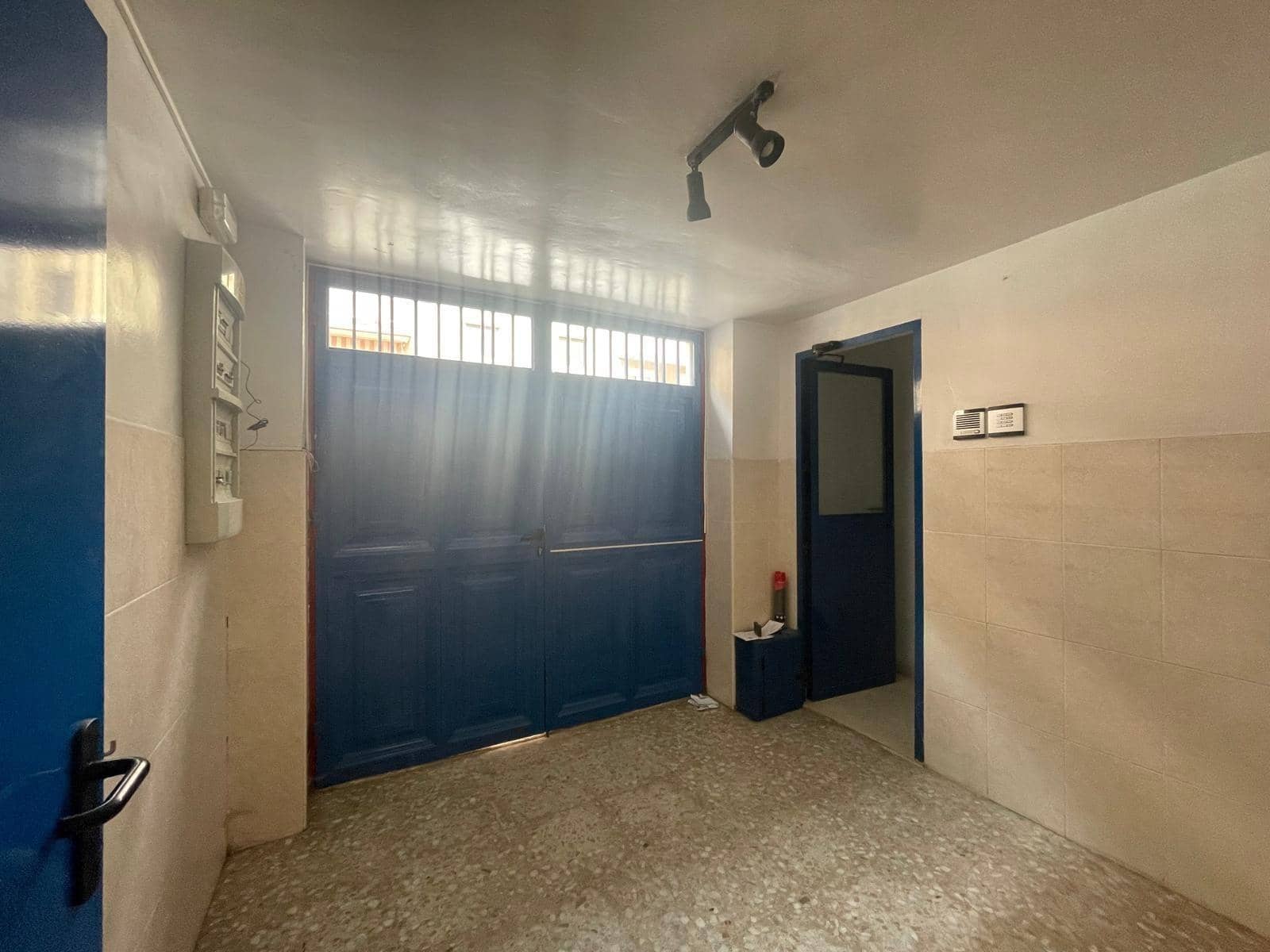 Commercial for sale in Elche / Elx - € 189,900 (Ref: 9021809)