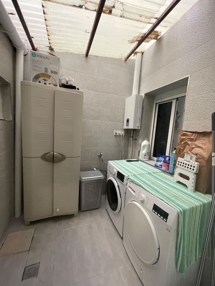 3 bedroom Apartment for sale in Elche / Elx - € 137,000 (Ref: 9021825)