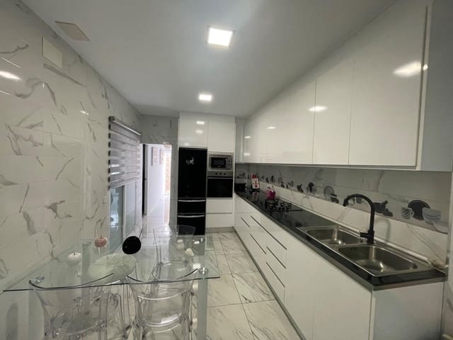 3 Zimmer Apartment zu verkaufen in Elche / Elx - 137.000 € (Ref: 9021825)