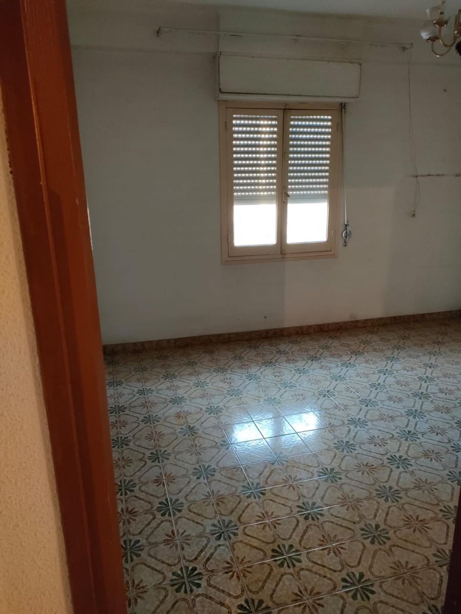 3 bedroom Apartment for sale in Elche / Elx - € 93,000 (Ref: 9021828)