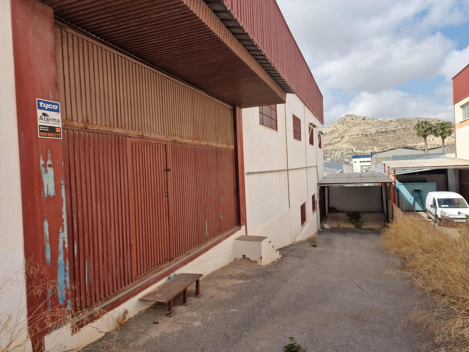 Virksomhed til salg i Aspe med garage - € 560.000 (Ref: 9021832)