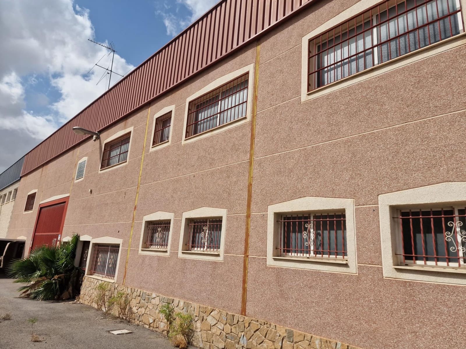 Virksomhed til salg i Aspe med garage - € 560.000 (Ref: 9021832)