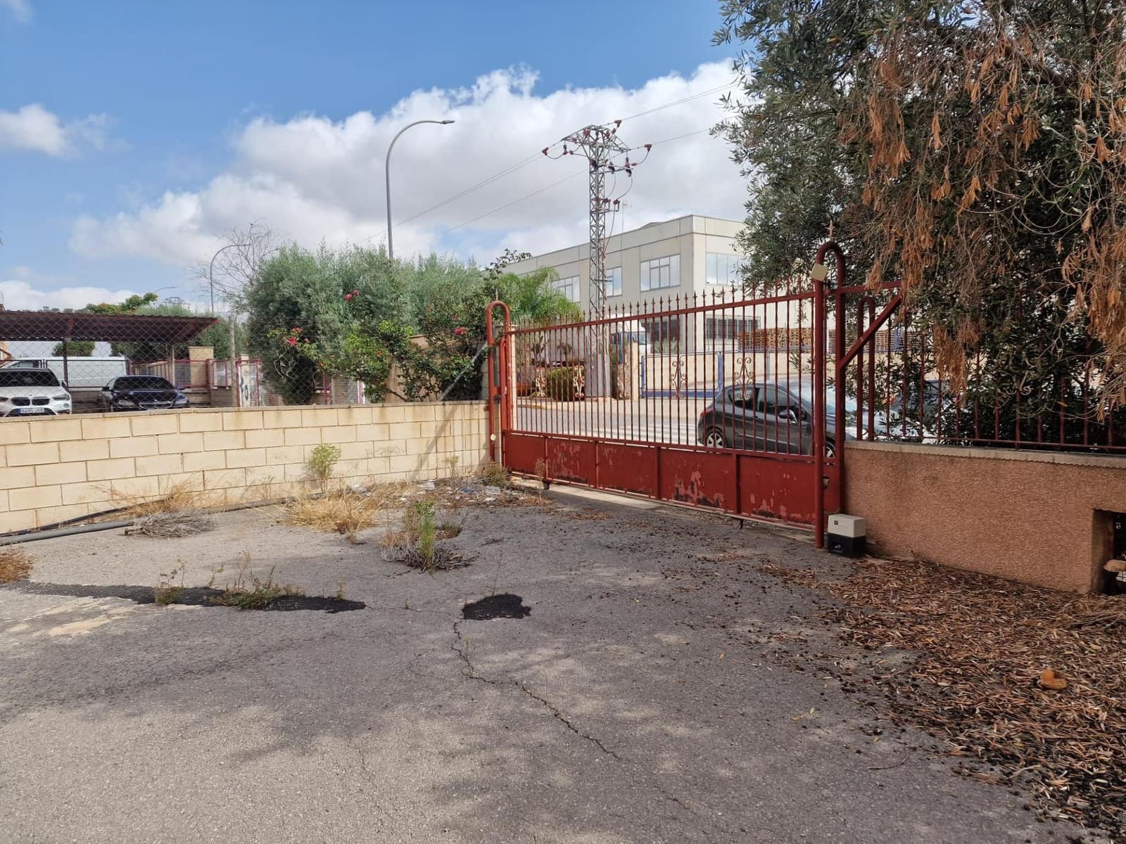 Virksomhed til salg i Aspe med garage - € 560.000 (Ref: 9021832)