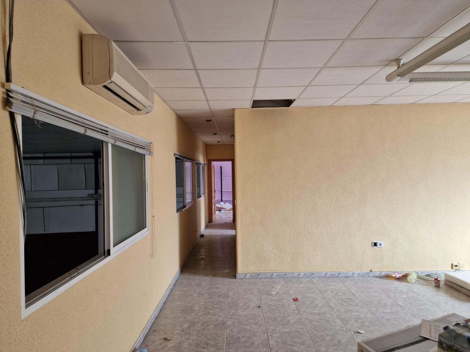 Virksomhed til salg i Aspe med garage - € 560.000 (Ref: 9021832)