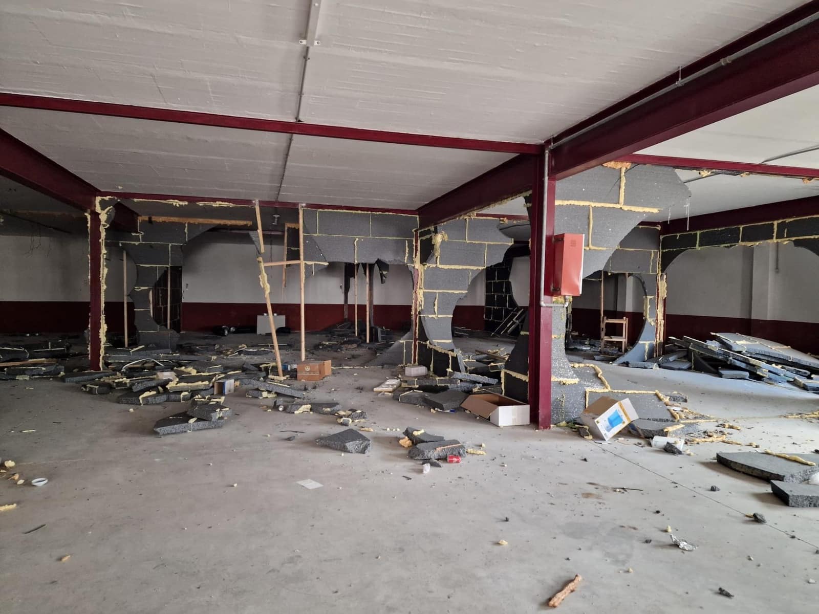 Virksomhed til salg i Aspe med garage - € 560.000 (Ref: 9021832)