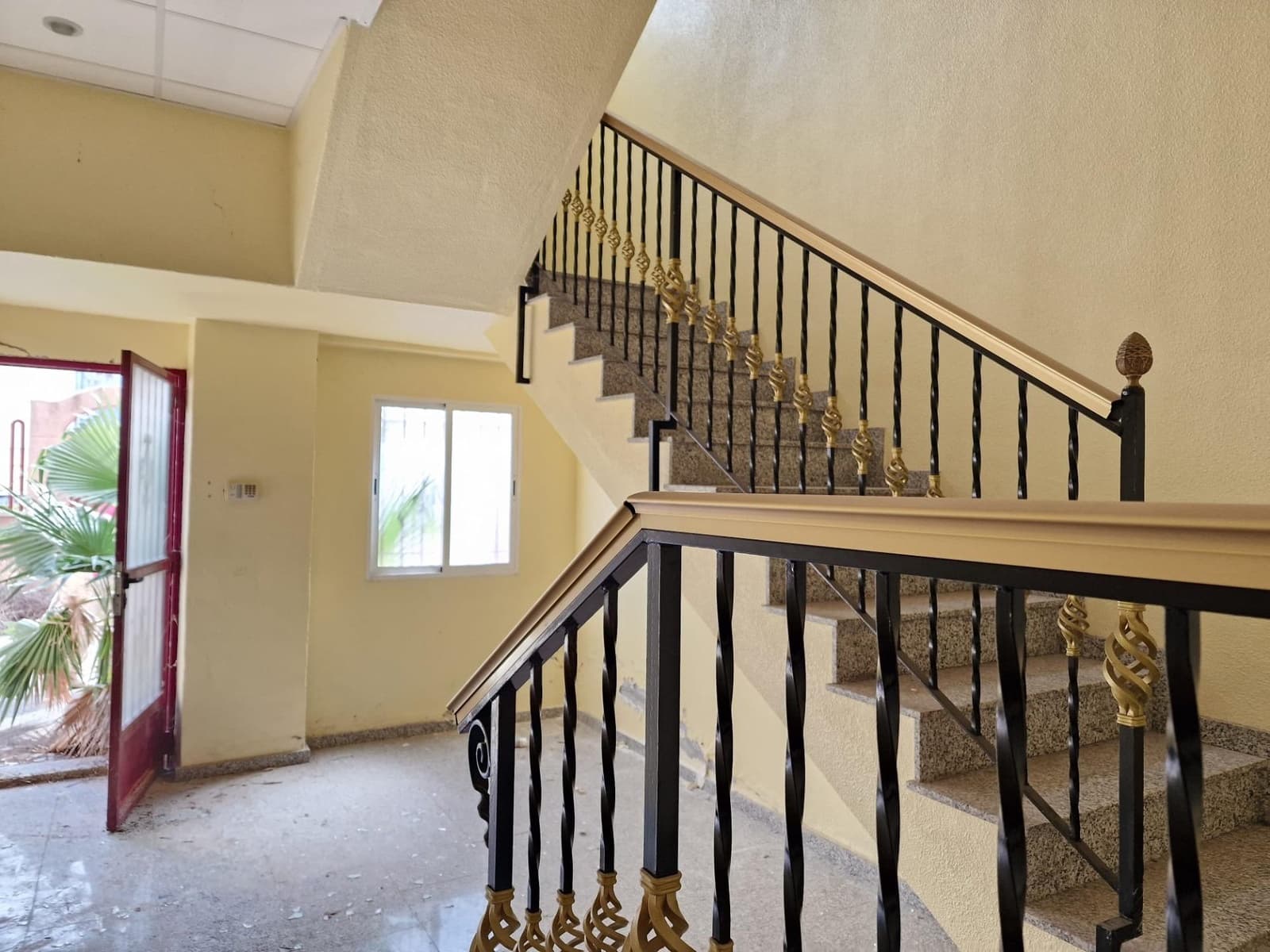 Virksomhed til salg i Aspe med garage - € 560.000 (Ref: 9021832)