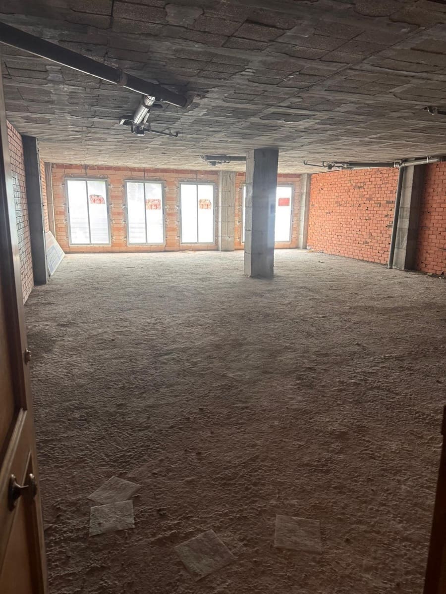 Commercial for sale in Elche / Elx - € 115,000 (Ref: 9021844)