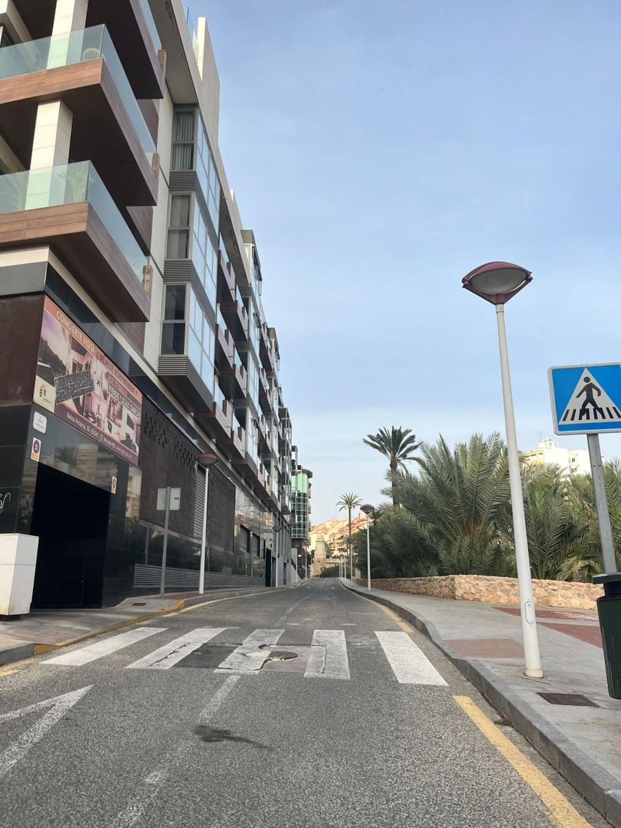 Garage till salu i Elche / Elx - 25 000 € (Ref: 9021853)