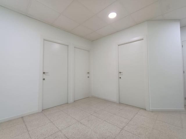 Local Commercial de 6 chambres à louer à Elche / Elx - 700 € (Ref: 9021856)