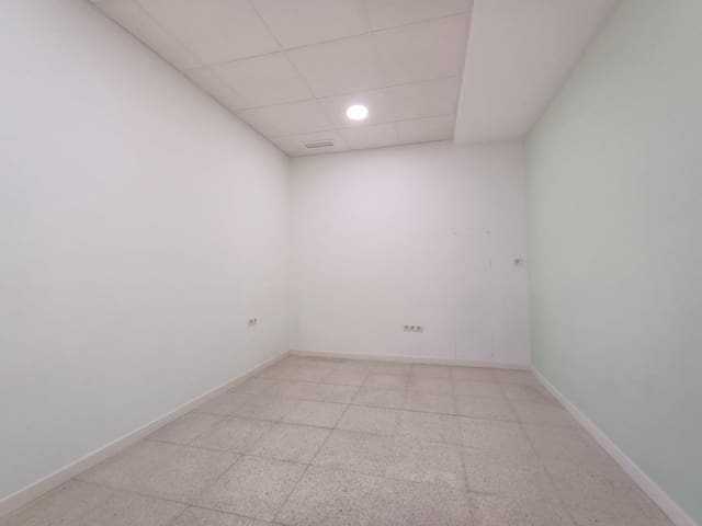 Local Commercial de 6 chambres à louer à Elche / Elx - 700 € (Ref: 9021856)