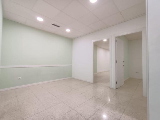 Local Commercial de 6 chambres à louer à Elche / Elx - 700 € (Ref: 9021856)
