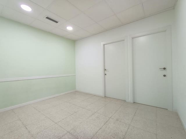 Local Commercial de 6 chambres à louer à Elche / Elx - 700 € (Ref: 9021856)