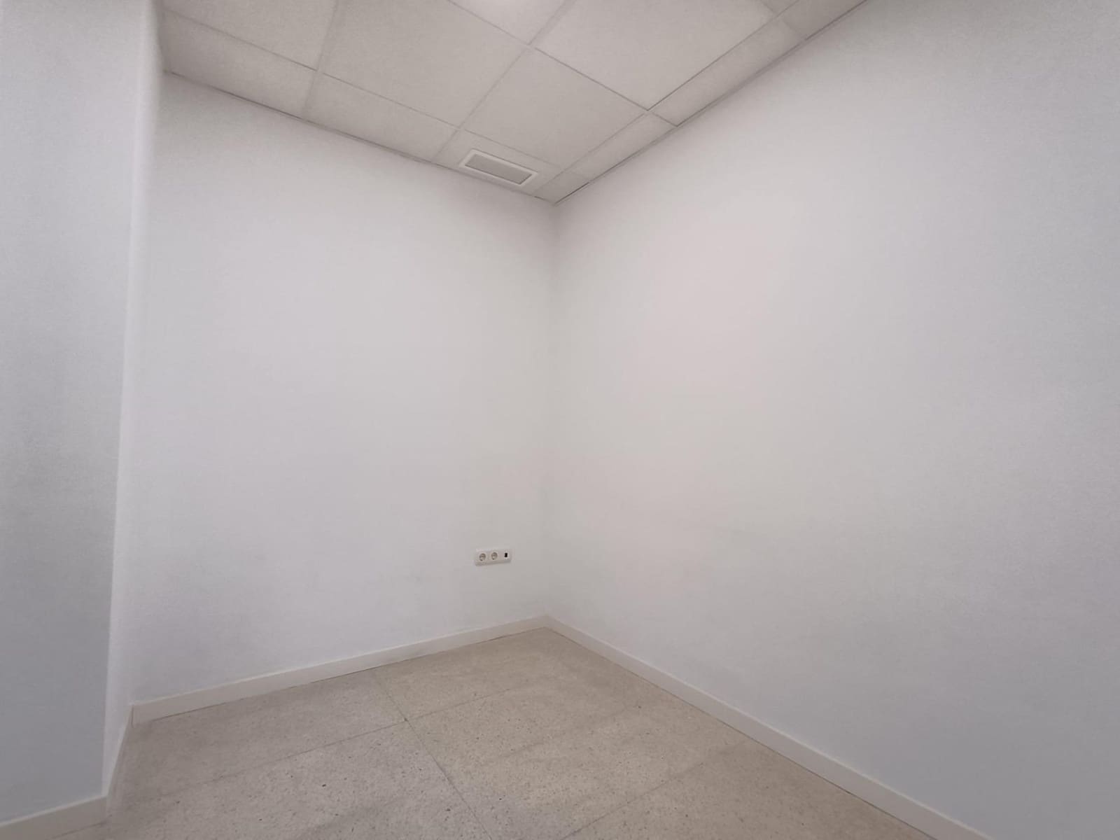 6 sypialnia Komercyjne do wynajęcia w Elche / Elx - 700 € (Ref: 9021856)