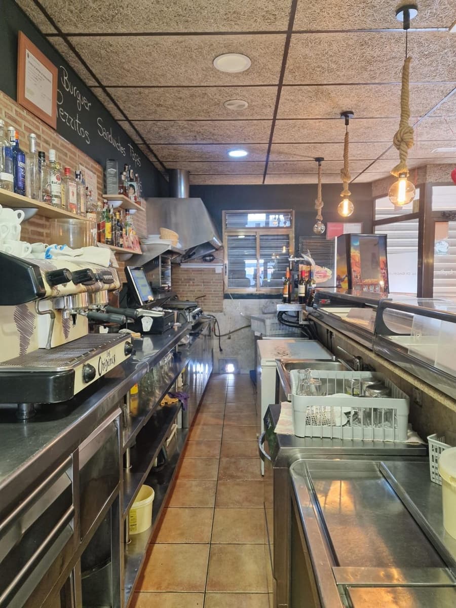 Business for rent in Elche / Elx - € 600 (Ref: 9021857)