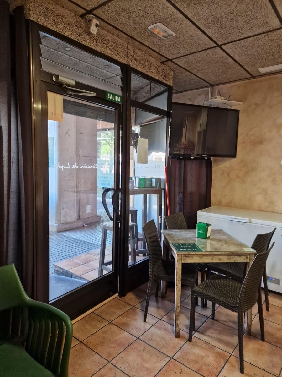 Business for rent in Elche / Elx - € 600 (Ref: 9021857)