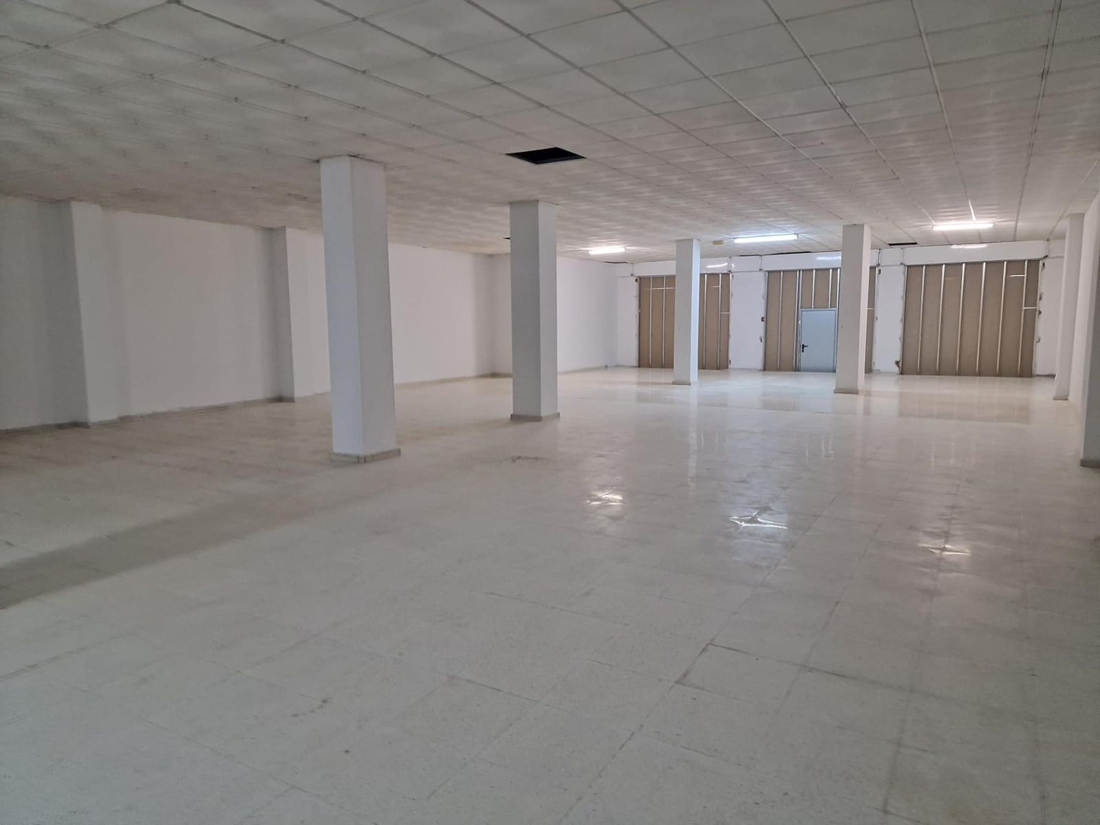 Kommersiell att hyra i Torrevieja med garage - 5 000 € (Ref: 9021863)