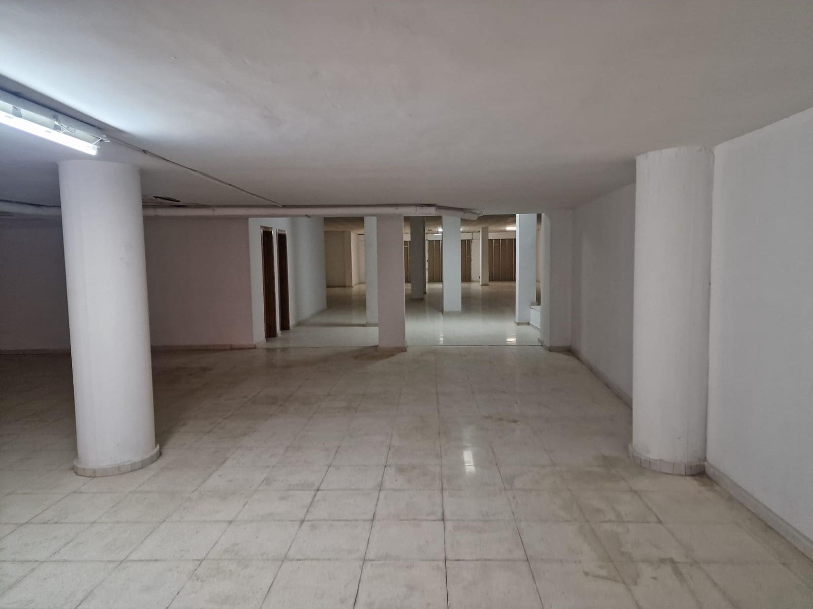 Kommersiell att hyra i Torrevieja med garage - 5 000 € (Ref: 9021863)