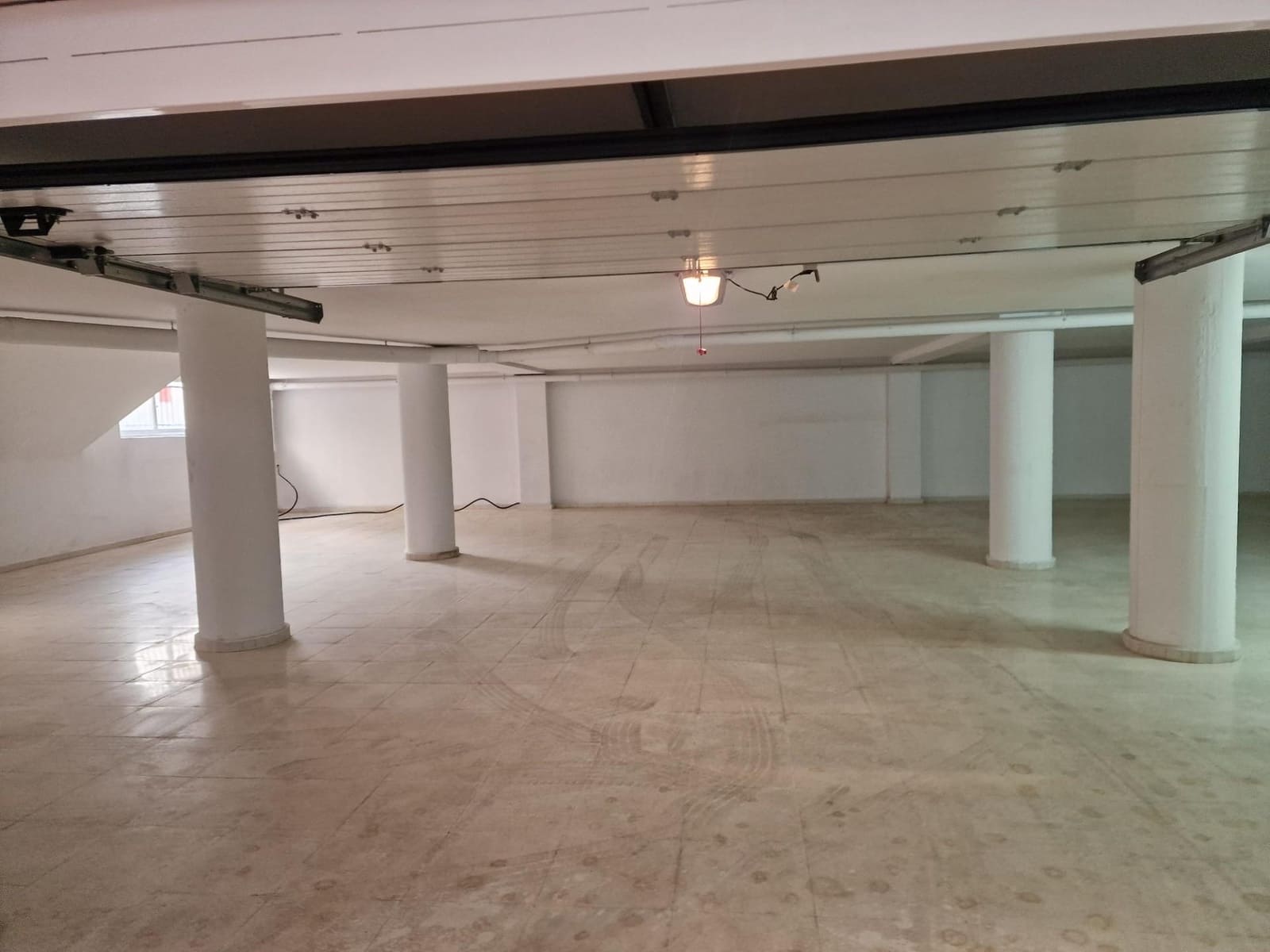 Kommersiell att hyra i Torrevieja med garage - 5 000 € (Ref: 9021863)