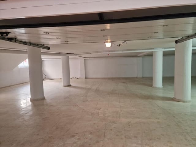 Commercial for rent in Playa del Cura, Torrevieja with garage - € 5,000 (Ref: 9021863)