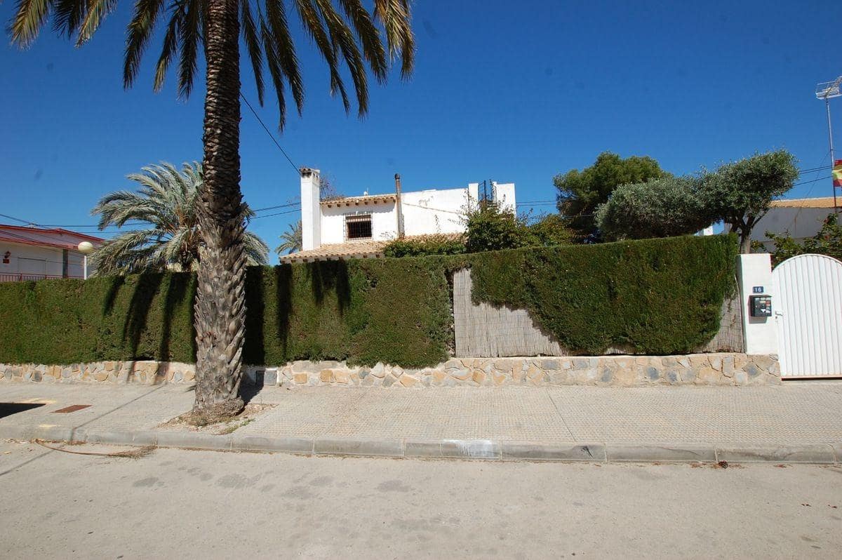 3 bedroom Villa for sale in Cabo Roig with garage - € 695,000 (Ref: 9095373)