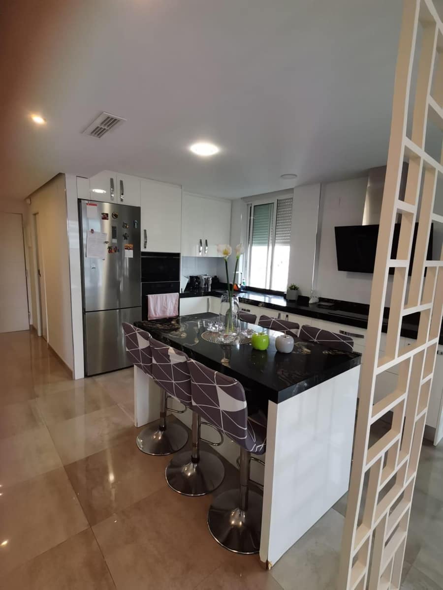 3 soveværelse Lejlighed til salg i Alicante by med swimmingpool - € 299.000 (Ref: 9198527)