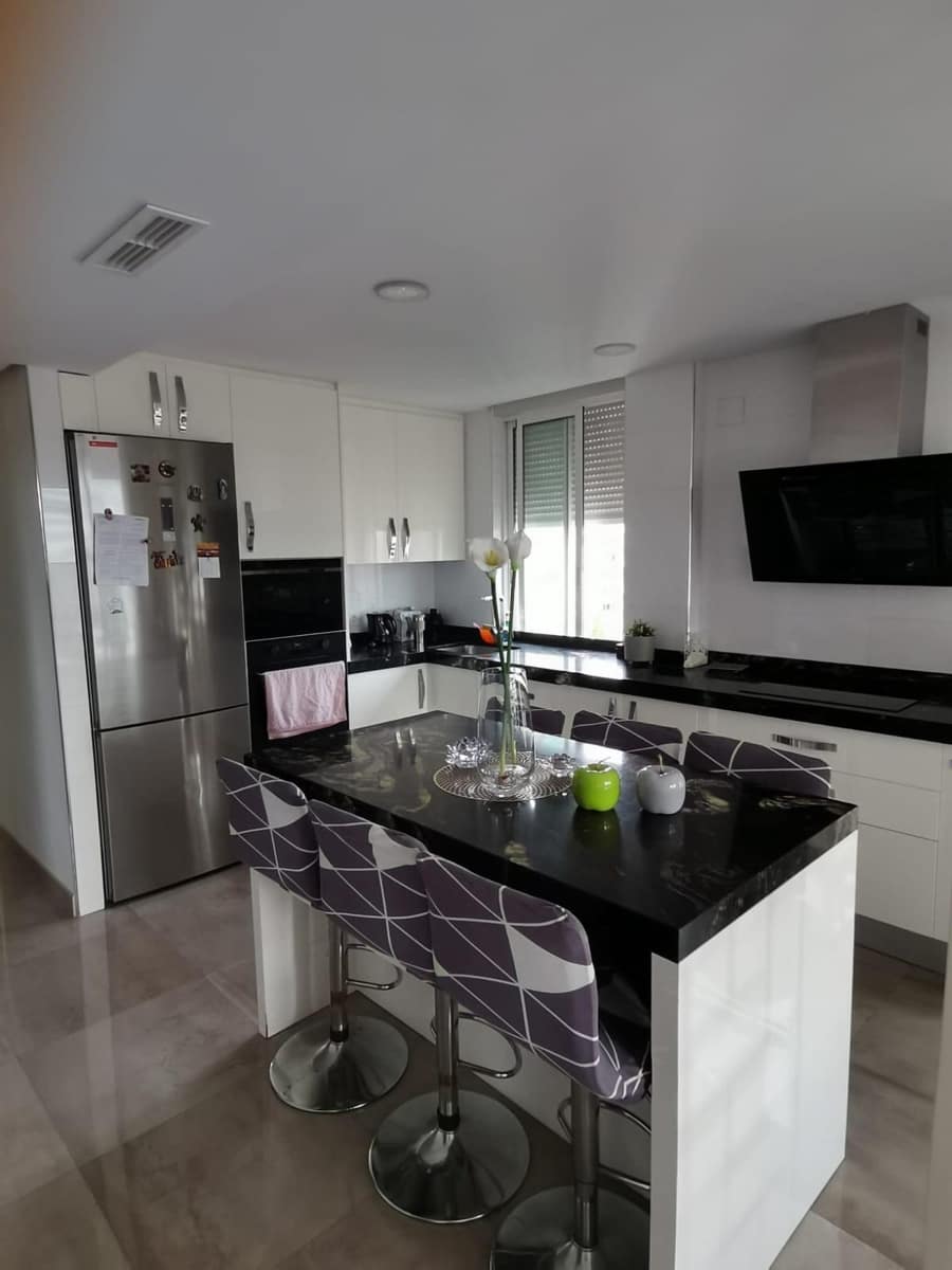 3 soveværelse Lejlighed til salg i Alicante by med swimmingpool - € 299.000 (Ref: 9198527)