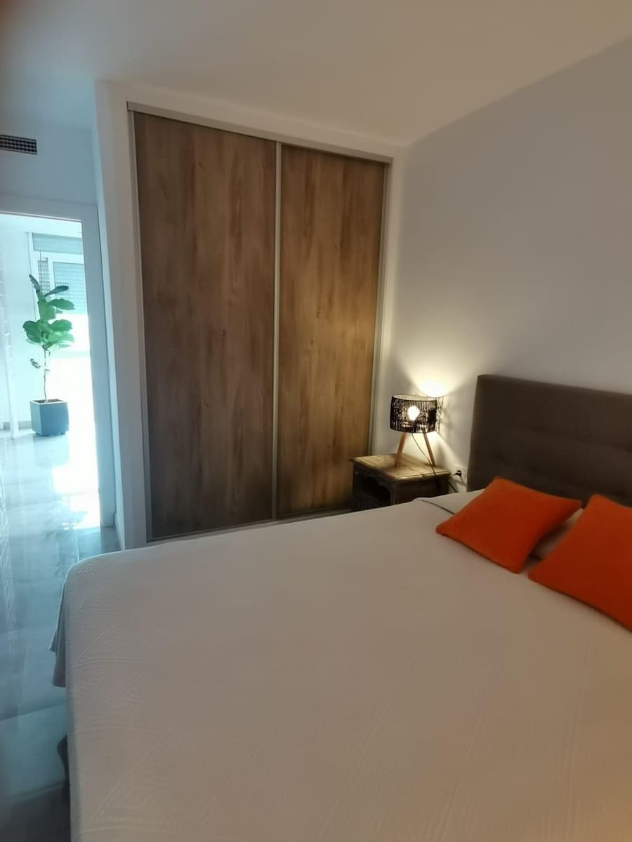 3 soveværelse Lejlighed til salg i Alicante by med swimmingpool - € 299.000 (Ref: 9198527)