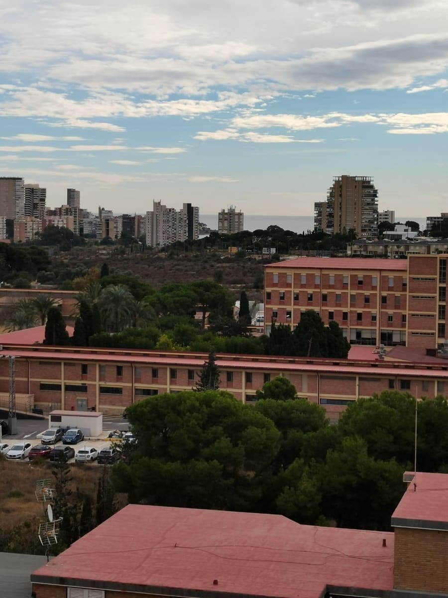 3 soveværelse Lejlighed til salg i Alicante by med swimmingpool - € 299.000 (Ref: 9198527)