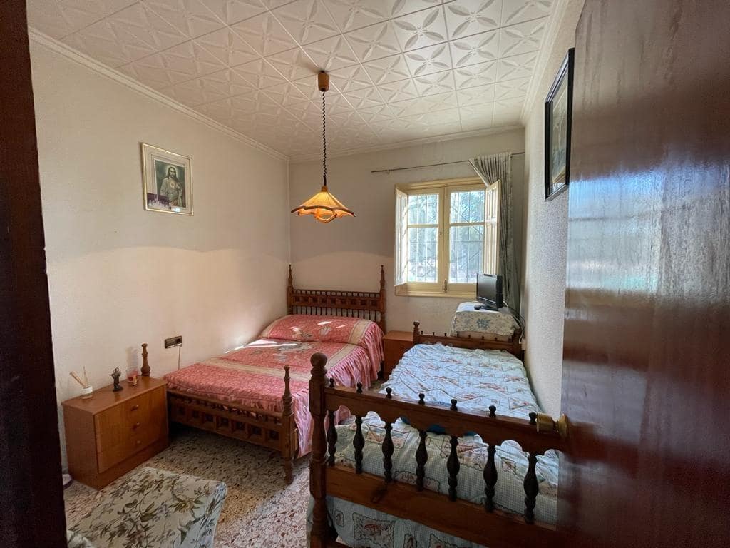 4 bedroom Villa for sale in Crevillente / Crevillent with pool - € 268,000 (Ref: 9269927)