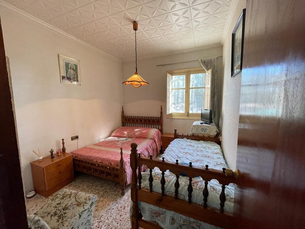 4 bedroom Villa for sale in Crevillente / Crevillent with pool - € 268,000 (Ref: 9269927)