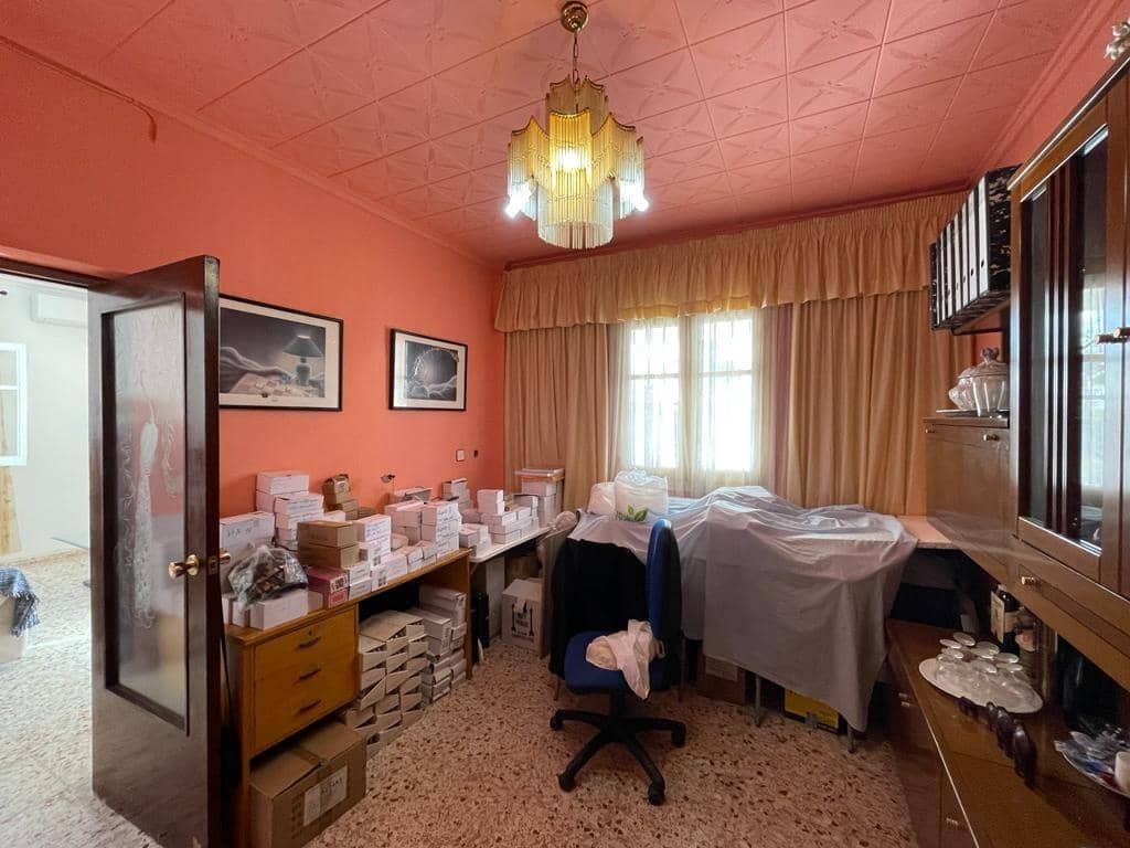 4 bedroom Villa for sale in Crevillente / Crevillent with pool - € 268,000 (Ref: 9269927)