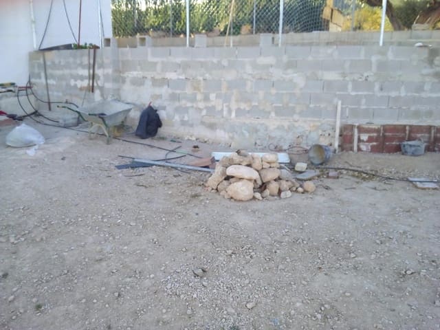 Mark till salu i Hondón de las Nieves - 45 000 € (Ref: 9313037)