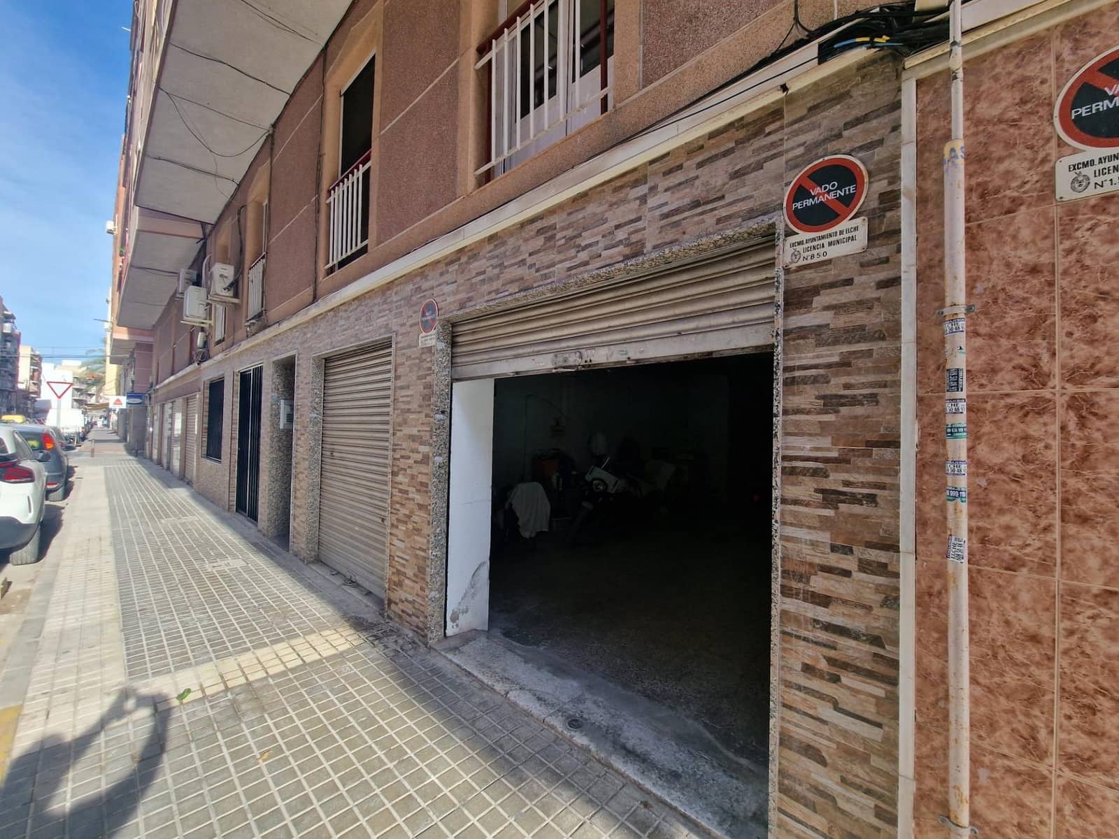 Kommersiell till salu i Elche / Elx med garage - 85 000 € (Ref: 9341348)