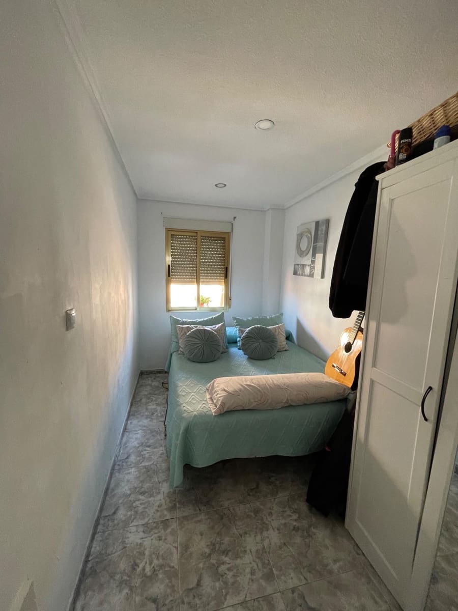 3 bedroom Flat for sale in Elche / Elx - € 95,000 (Ref: 9391063)