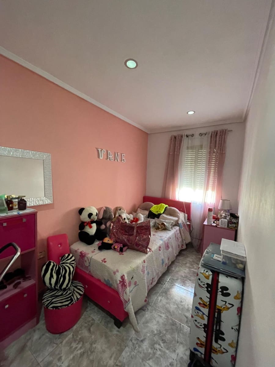 3 bedroom Flat for sale in Elche / Elx - € 95,000 (Ref: 9391063)