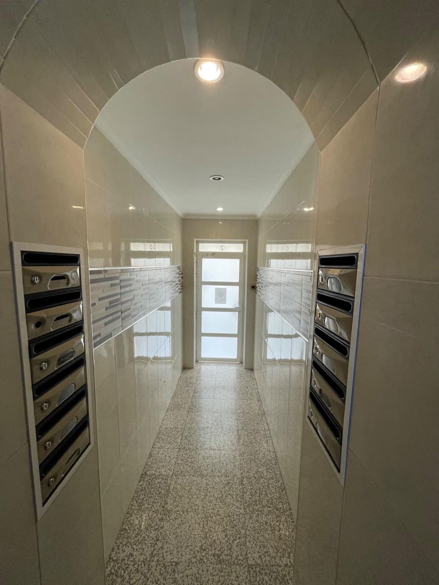 3 bedroom Flat for sale in Elche / Elx - € 95,000 (Ref: 9391063)