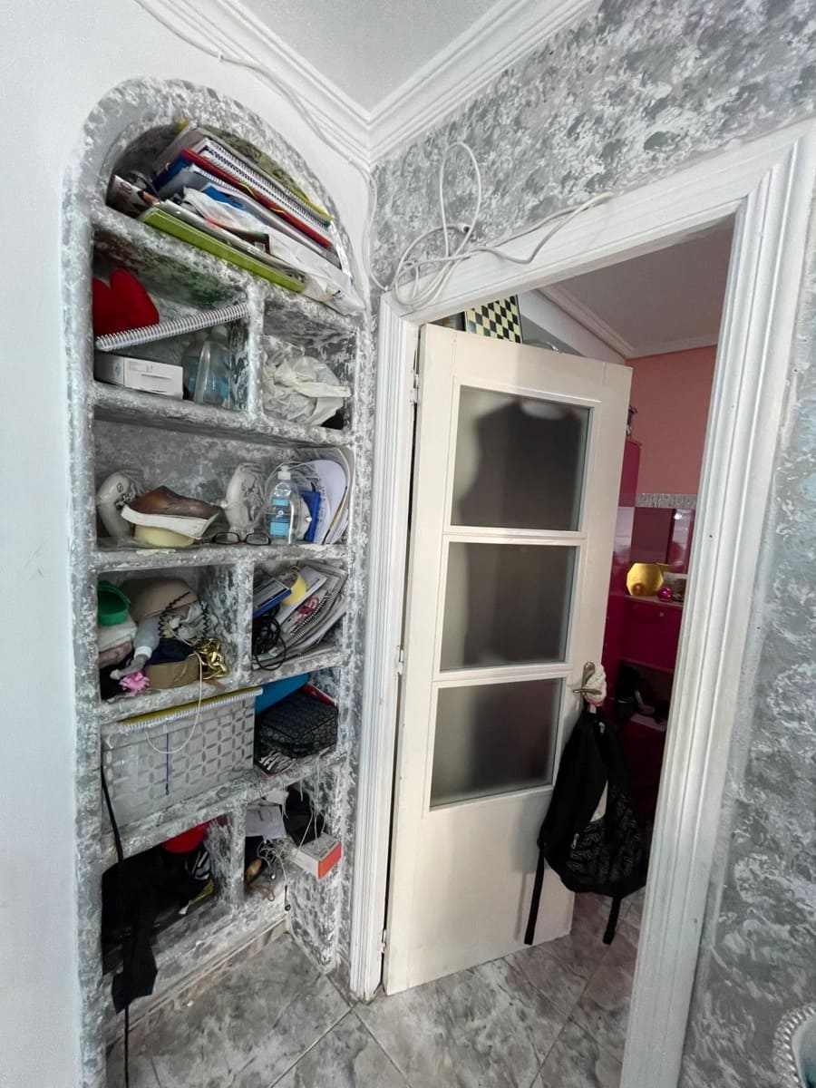 3 bedroom Flat for sale in Elche / Elx - € 95,000 (Ref: 9391063)