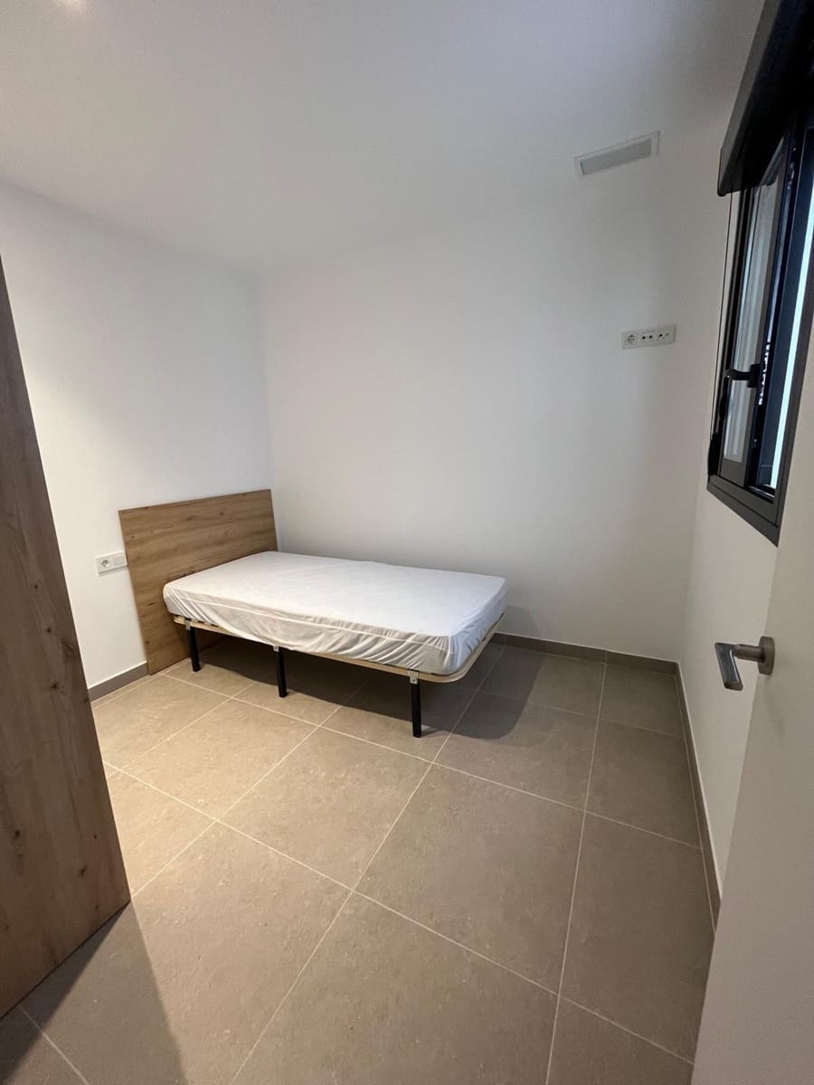 2 soveværelse Lejlighed til leje i Elche / Elx - € 899 (Ref: 9391065)