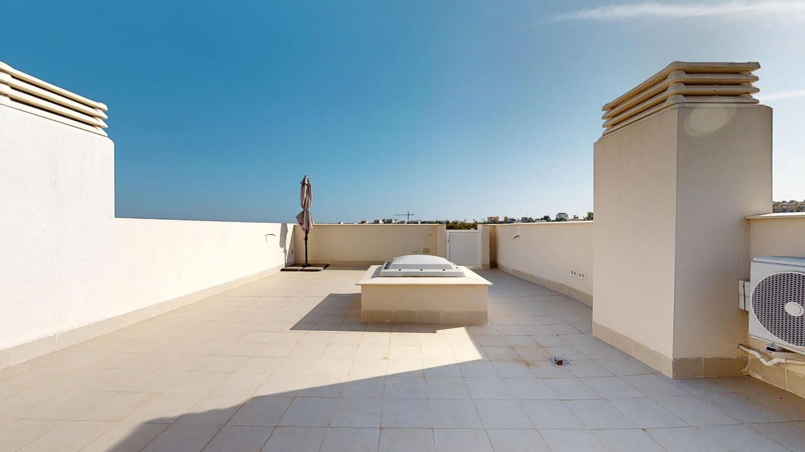 3 chambre Villa/Maison Mitoyenne à vendre à Monforte del Cid avec piscine - 311 000 € (Ref: 9446513)