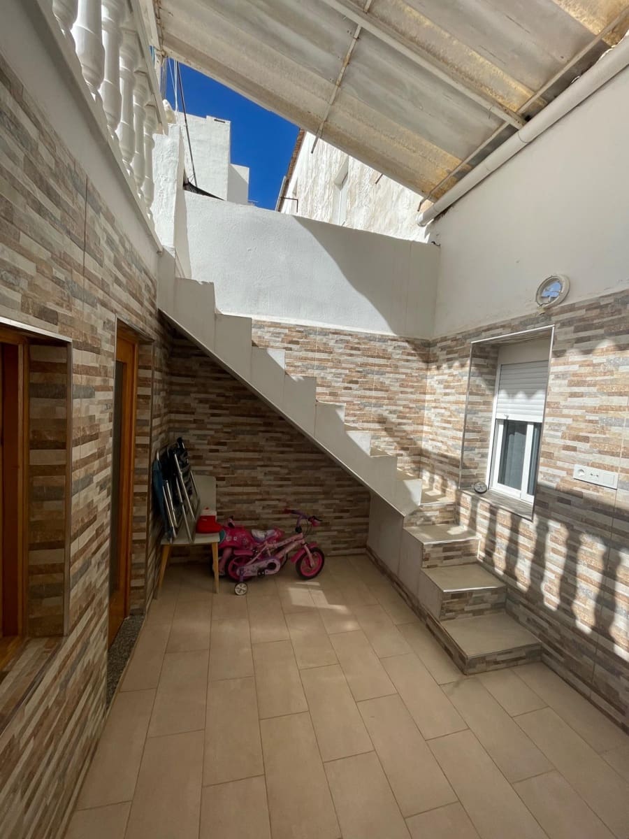 3 bedroom Flat for sale in Elche / Elx - € 137,000 (Ref: 9446515)